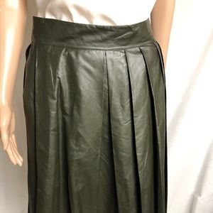 Faux leather pleaded knee length flare skirt M